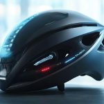 Caschi smart per ciclisti, la nuova frontiera: stop ai traumi e più visibilità su strada