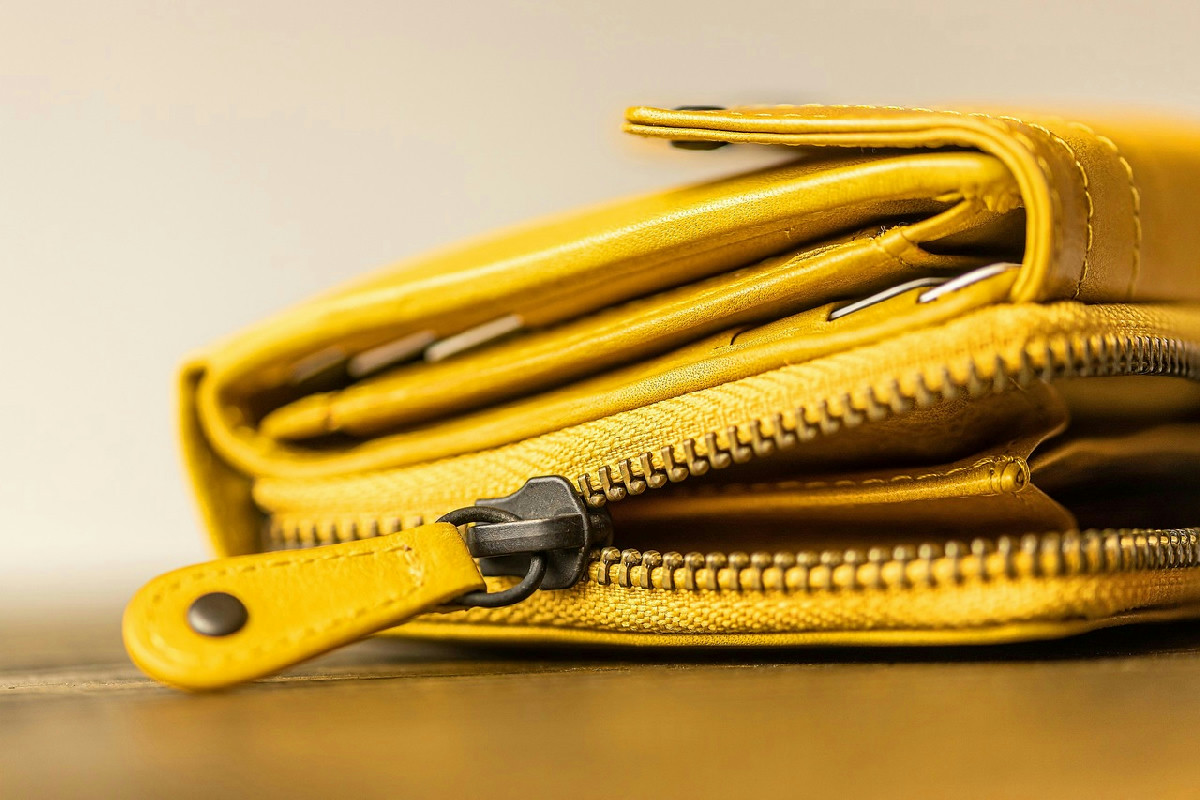 Cerniere bloccate o rotte? Ecco cosa controllare subito per salvare giubbotti, tende e verande