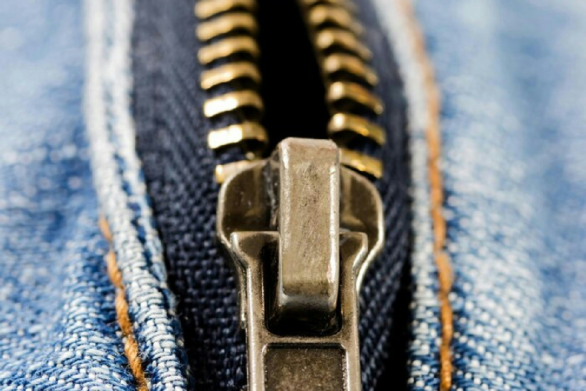 Cerniere bloccate o rotte? Ecco cosa controllare subito per salvare giubbotti, tende e verande