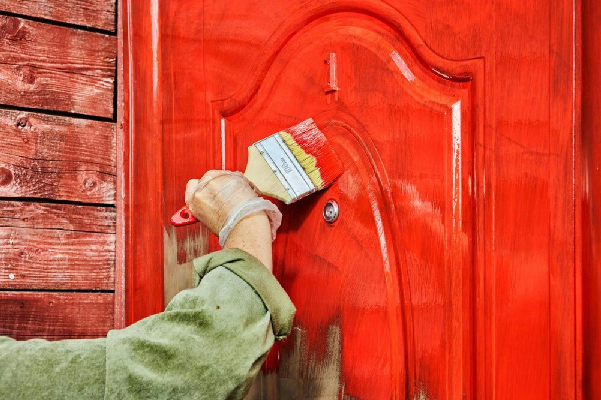 Rinnova le porte di casa: la guida definitiva per una verniciatura impeccabile senza errori