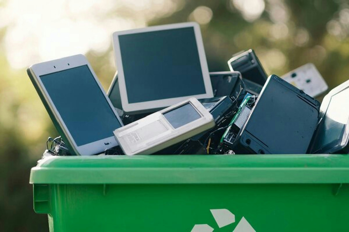 Sai che fine fanno i tuoi vecchi smartphone e PC? Per ridurre i rifiuti dobbiamo imparare a riciclare i RAEE